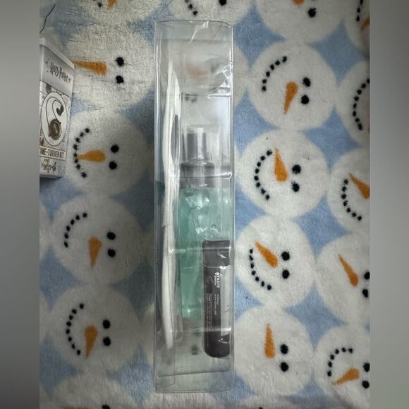 Tim Burton’s Disney TheNightmare Before Christmas
Lip Balm/Face Mist/EyeMask Set - Picture 5 of 5